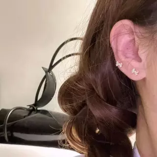 ต่างหูเซอร์คอน สไตล์ผู้หญิง สีขาวและชมพู ดีไซน์โบว์ระยิบระยับ ต่างหูสไตล์เจ้าหญิง