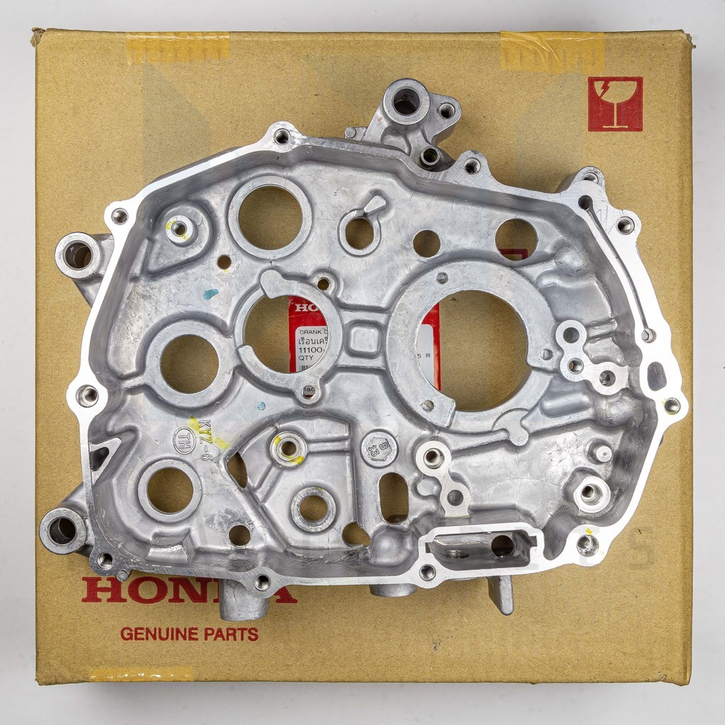 แคร้งเครื่องยนต์ด้านขวา,เรือนเครื่องยนต์ด้านขวา เวฟ125i 2012-2021 แท้ศูนย์ (11100-KYZ-900)