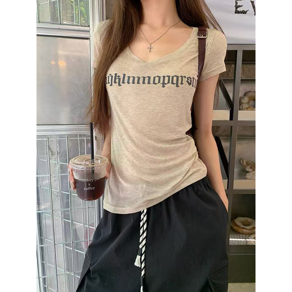 <Moss Queen> เสื้อยืดแขนสั้นทรงเข้ารูปสไตล์อเมริกันสำหรับผู้หญิง สไตล์ฤดูร้อน คอกลมใหญ่ ช่วยให้ดูผอมเพรียว