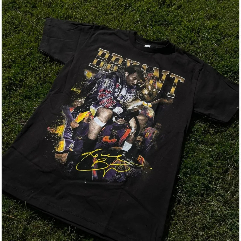 202625 ฤดูร้อนผู้ชาย Kobe Bryant Championship Trophy กีฬาเสื้อยืดผู้ชายเสื้อผ้ารอบคอพิมพ์เสื้อสวมหัว
