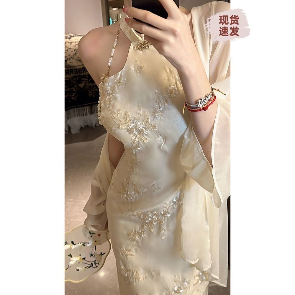 เข็มของใหม่ ออกแบบลายดอกเบญจมาศ ชุดชีฟองสไตล์จีน กี่เพ้าและคาร์ดิแกนป้องกันแดด