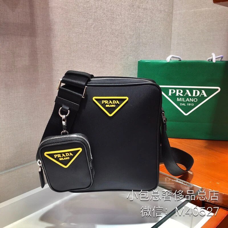 Prada Nylon Messenger Bag Shoulder Messenger Bag กระเป๋ากล้องสามเหลี่ยมผู้ชาย