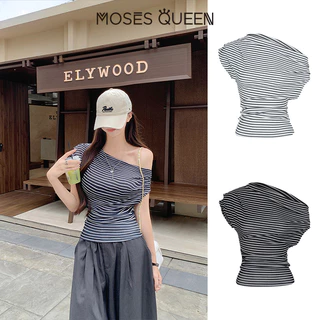 < MOSESQUEEN > เสื้อ V-Neck แบบสกรีนที่ตัดออกจากไหล่ ดีไซน์เรียบง่าย กระโปรงเอวแคบที่ช่วยให้รูปร่างเพรียว และเสื้อเชิ้ตแขนสั้น #63636