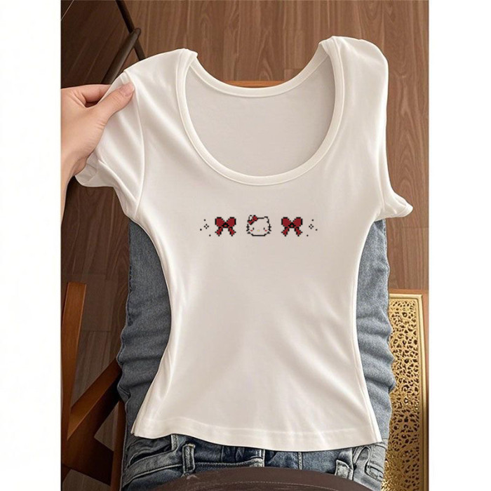 CODB82 รวมกันน่ารักเผ็ด!เสื้อยืดพิมพ์ลาย Hello Kitty Pixel 2025 Summer Slim-fit Square Neck Short Sl