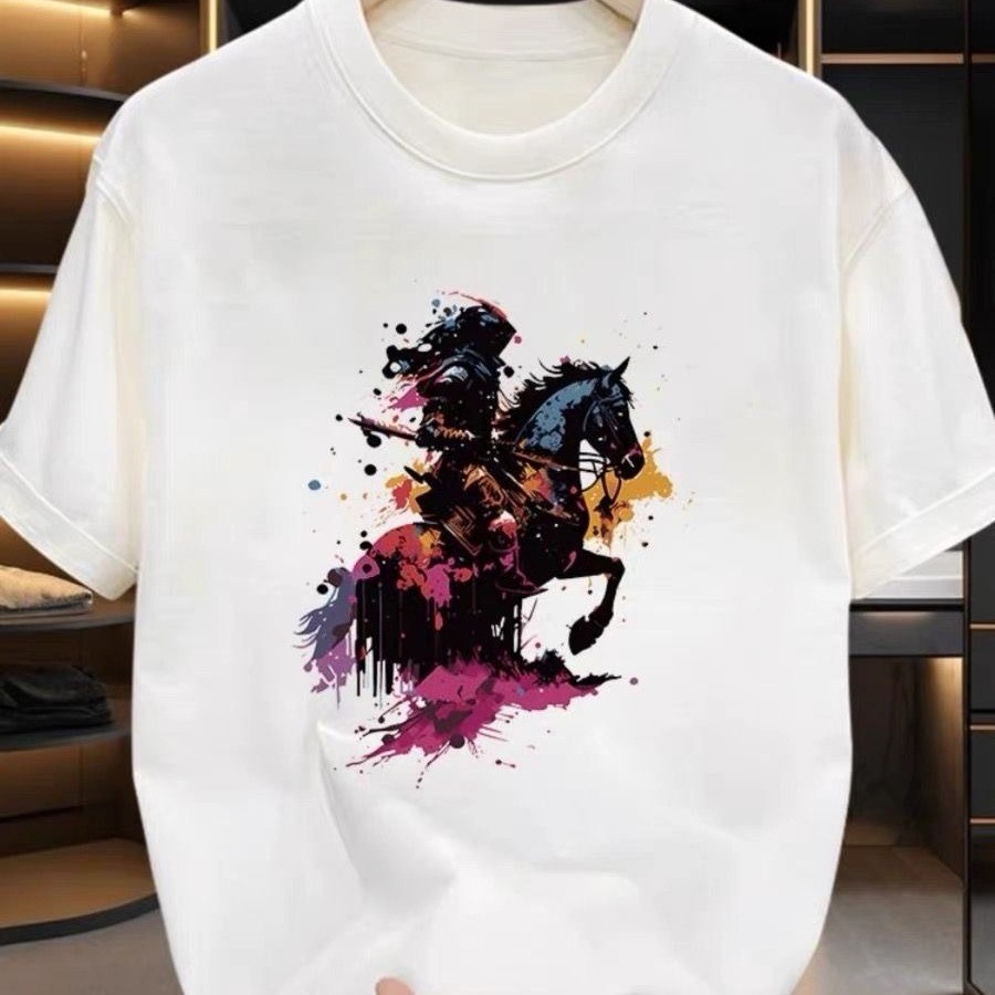 2026 ฤดูร้อนผู้ชายอินเทรนด์แขนสั้นเสื้อยืดพิมพ์รอบคอแฟชั่นที่ไม่ซ้ํากันครึ่งแขนสบายๆทุกการแข่งขันแฟช