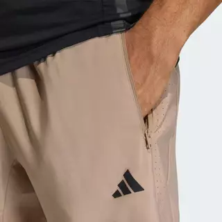 adidas Gym & Training กางเกงขาสั้นผ้าทอ WORKOUT ESSENTIALS BASE ผู้ชาย สีน้ำตาล KD2954