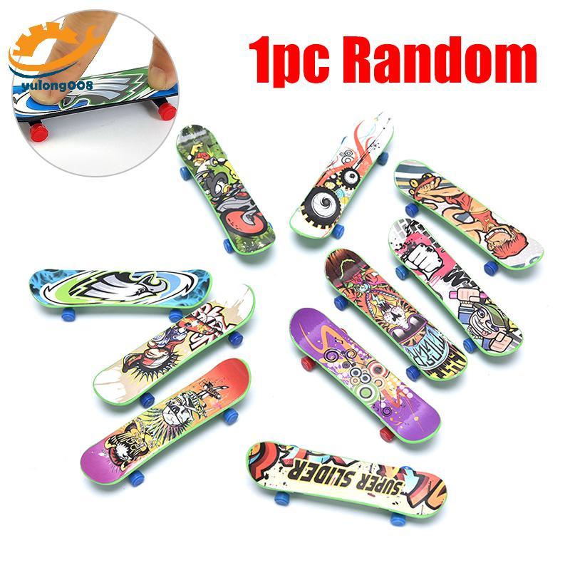[MR] 1x Mini Finger Skateboard Plastic Finger Skate Scooter Boys Mini Skateboard Toy TH