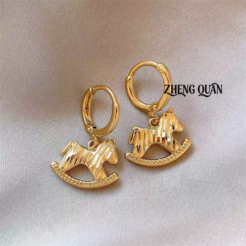 ต่างหูม้านำโชค เสริมดวงตามปีนักษัตร เครื่องประดับสำหรับเทศกาลตรุษจีน ทำจากโลหะผสมโทนทอง - รูปที่ 3