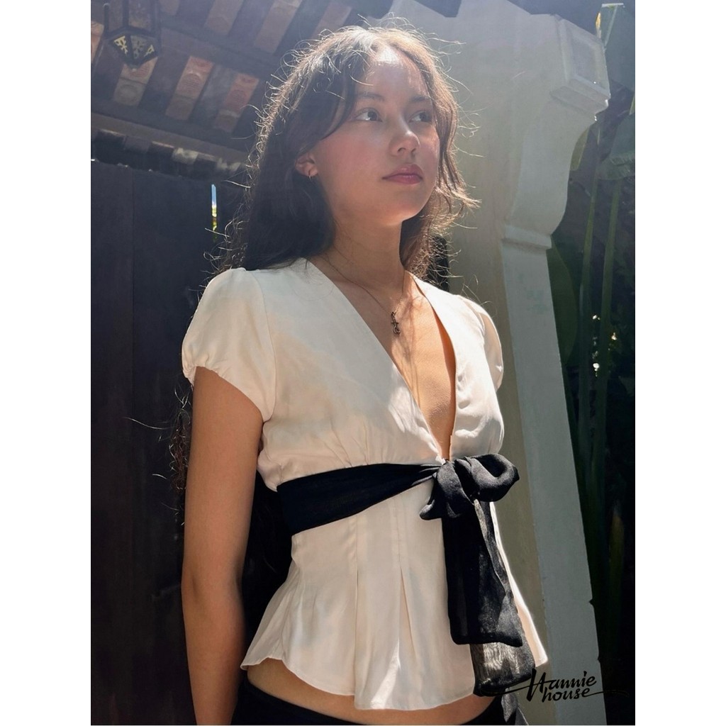 HANIE House- ผู้หญิง tiddings Contrast Color Short Sleeve Deep V Neck Tie Bow Front Slim Fit Tops