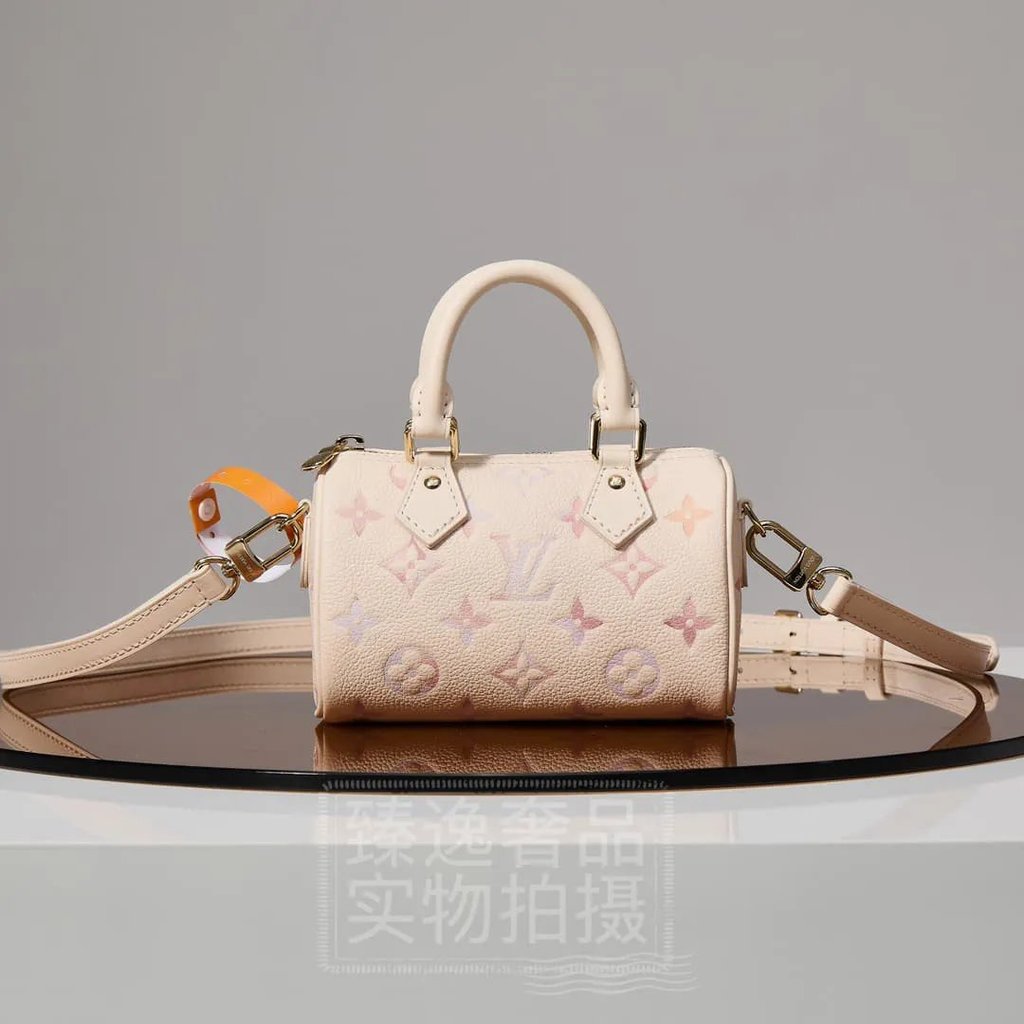 หมอนหนังเต็มรูปแบบ Zhenyi - ดีไซน์พิเศษ พร้อมกระเป๋าถือและกล่องของขวัญประณีต