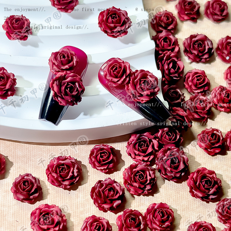 ปีใหม่สีแดงร้อนขายมัดย้อมดอกไม้อุปกรณ์แต่งเล็บบานสะพรั่งกุหลาบต่างหูแต่งเล็บอุปกรณ์เสริมสวมใส่เล็บ[50ชิ้น] ผสม