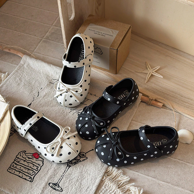 เด็กวัยหัดเดินสาว Strappy รองเท้าหนังโบว์น่ารัก 2026 ฤดูร้อนใหม่เด็ก Polka Dot Ballet Flats Soft Sole อินเทรนด์เจ้าหญิงรองเท้า