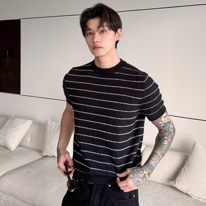 เสื้อยืดแขนสั้นผู้ชายฤดูร้อนสไตล์ฮ่องกงเกาหลีรุ่นอินเทรนด์ผู้ชายอเนกประสงค์ลายด้านบนสบายๆคู่นักเรียนเสื้อยืดครึ่งแขน