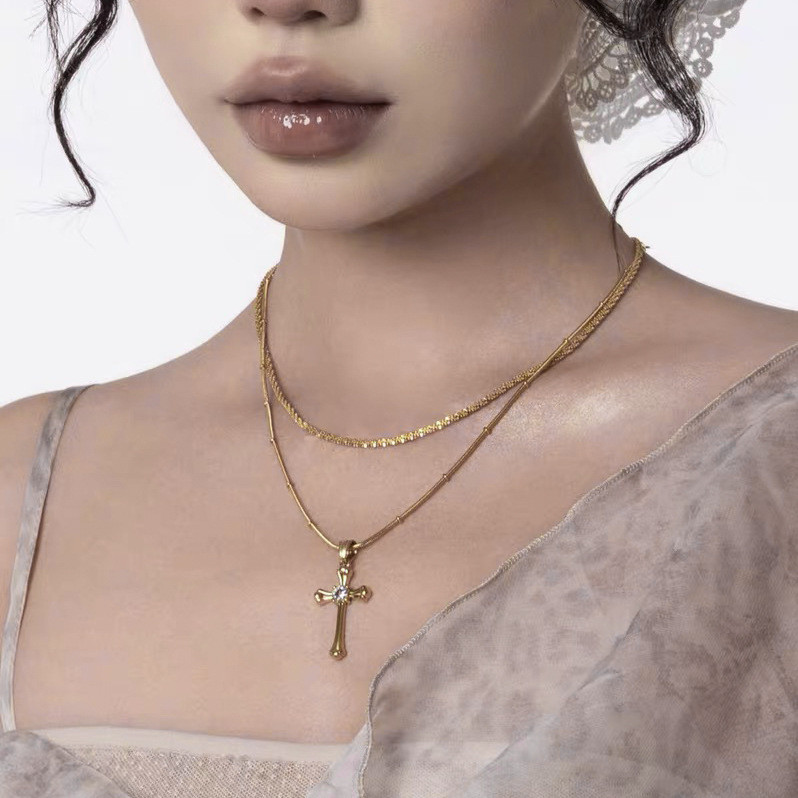 การออกแบบเพชร Retro Gold Cross สร้อยคอสาวหรูหรา All-Match Double Layer Clavicle Chain vfr128.6