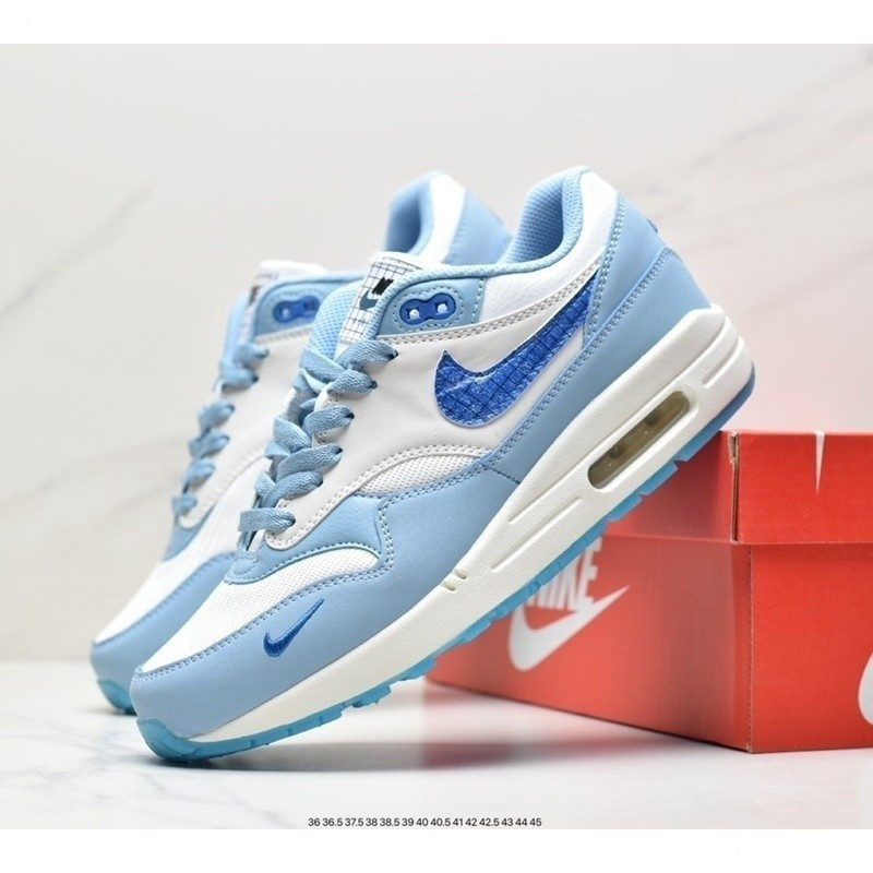 Air Max 1 og รองเท้าผ้าใบวินเทจ