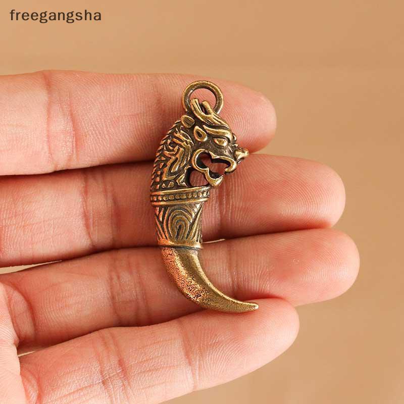 [FREG] ทองเหลืองหมาป่าฟันพวงกุญแจอุปกรณ์เสริมผู้ชายผู้หญิงวินเทจเครื่องประดับทองเหลืองโชคดีหมาป่าฟัน