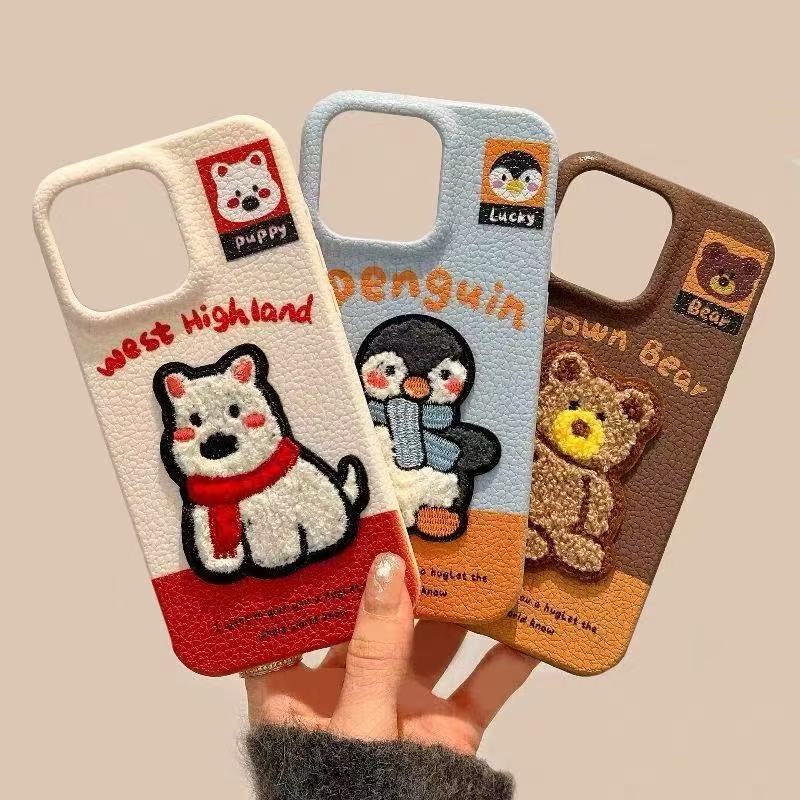 Patch เย็บปักถักร้อย Puppy Penguin เหมาะสําหรับ Apple 17ProMax เคสโทรศัพท์ IPhone 16/15/14/13/12/11 Soft Case