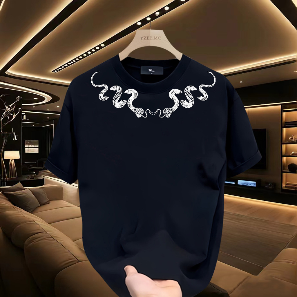 20262024ฤดูร้อนสไตล์ใหม่สไตล์อเมริกันถนนระดับไฮเอนด์หล่อขนาดใหญ่หลวมรอบคอพิมพ์เสื้อยืดแขนสั้นผู้ชายป