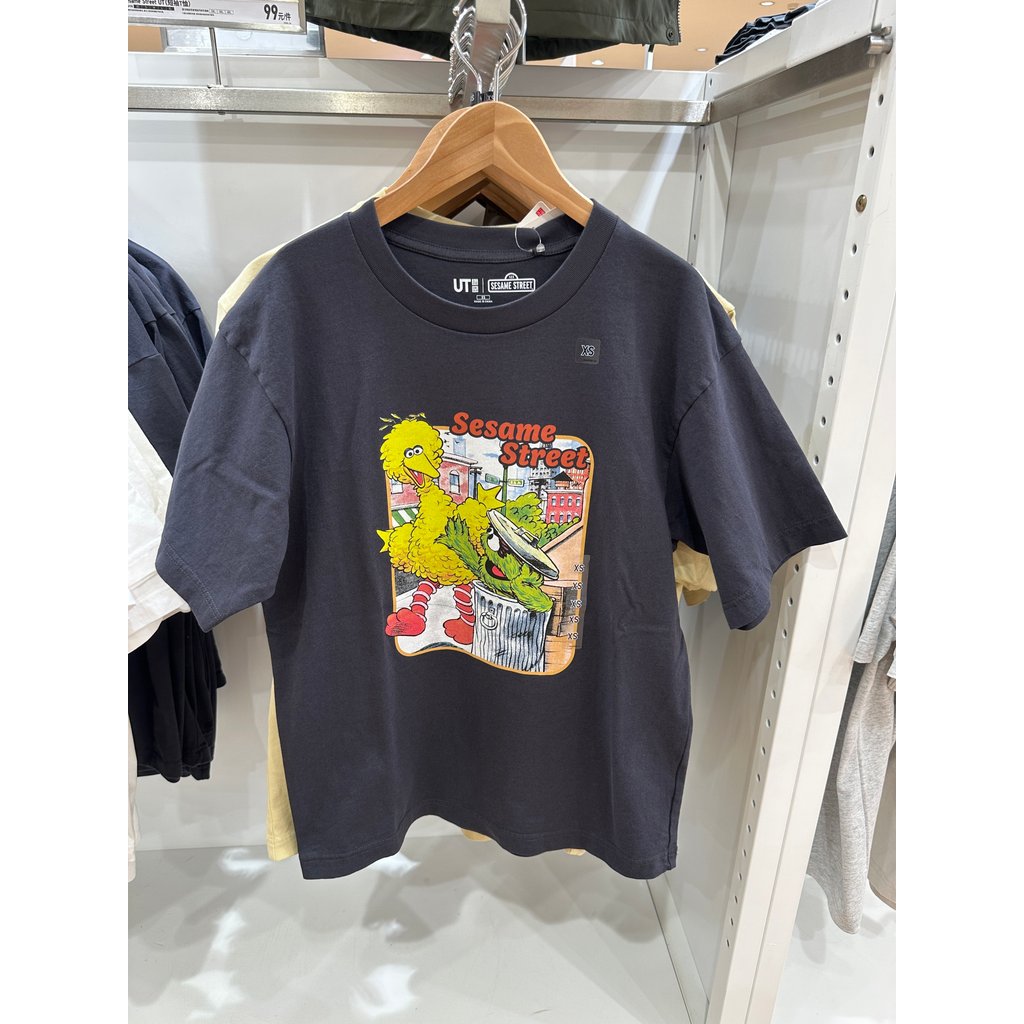 เสื้อยืดแขนสั้นพิมพ์ลาย Sesame Street สําหรับผู้ชาย Uniqlo Sesame Street477882 477880 478101
