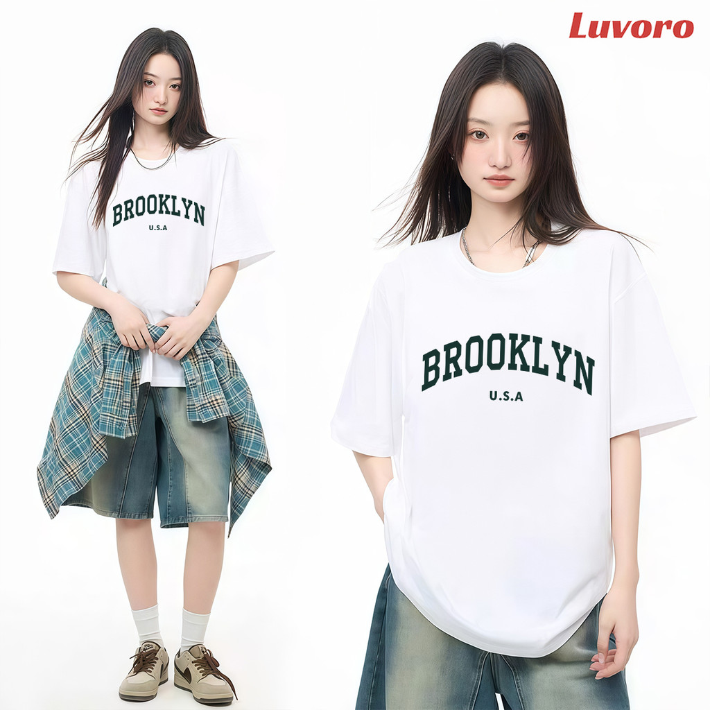 (ผ้าฝ้าย 100%) Luvoro 2025 เสื้อยืด Cotton oversize T-shirt unisex ลาย เนื้อผ้านุ่มระบายอากาศดี แขนสั้น ใส่สบาย สีดำและสีขาว เสื้อยืดทูโทน เสื้อกีฬา เสื้อยืดแขนสั้นลายย้อนยุค สำหรับผู้ชายและผู้หญิง ดำและขาว พร้อมจำหน่าย C1850