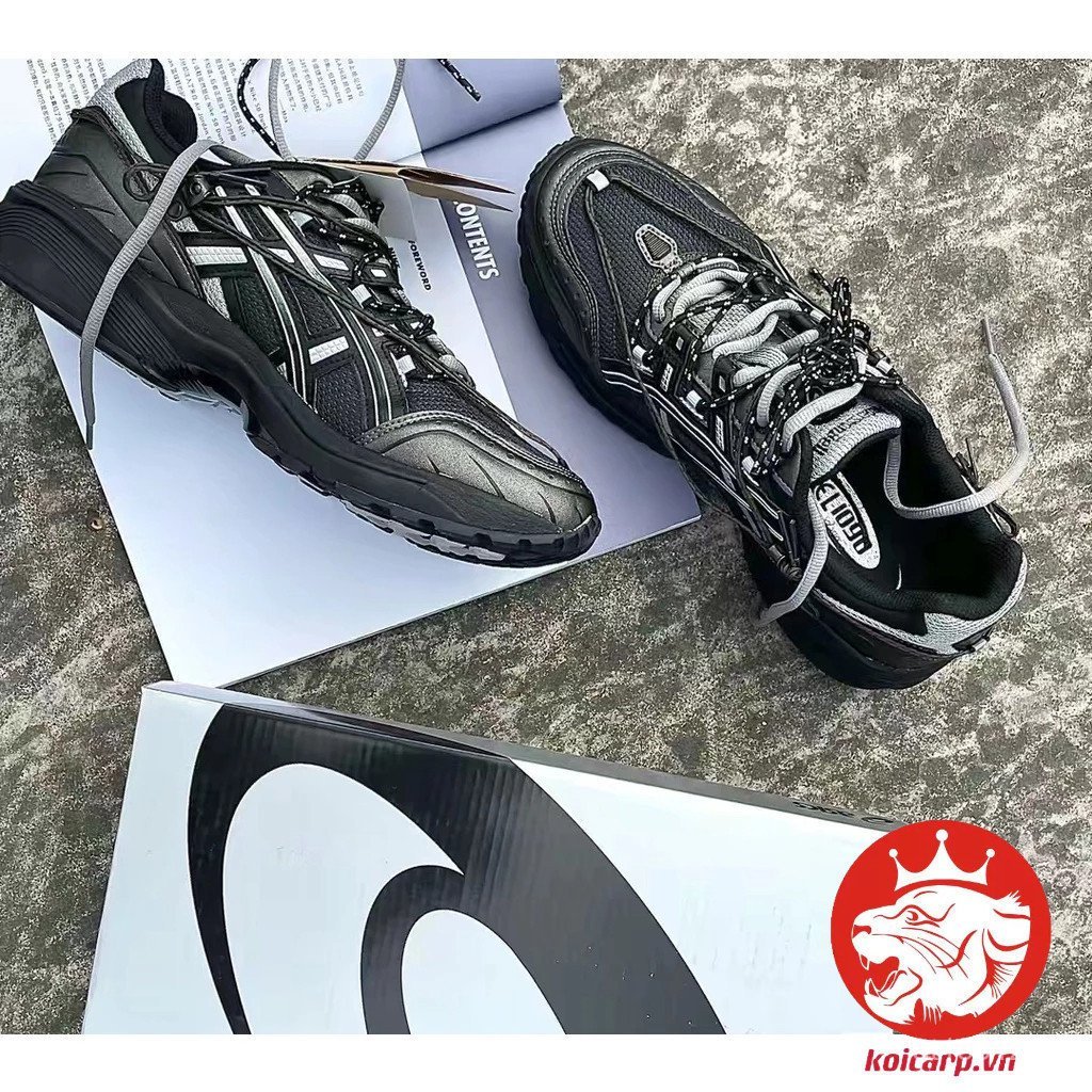 Andersson Bell Asics Gel-1090 รองเท้าผ้าใบสีดําผู้ชายสไตล์เรโทร JCLH