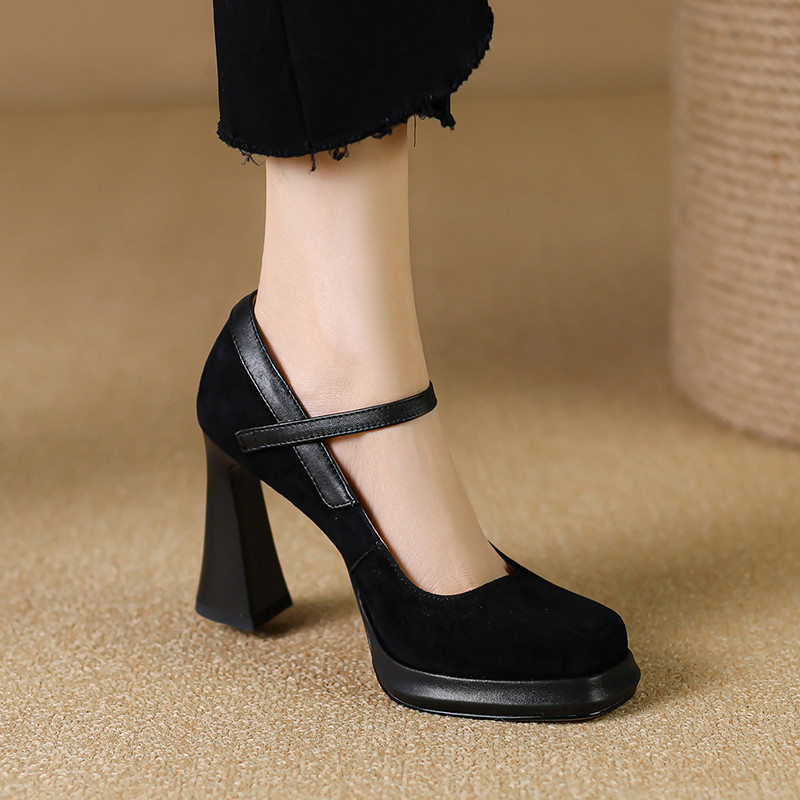 Retro แพลตฟอร์มกันน้ําส้นหนารองเท้าส้นสูงแบนสายคล้องคอสแควร์ Toe Mary Jane Cheongsam รุ่น Catwalk รอ