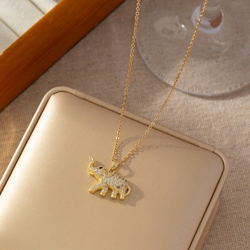 แฟชั่นหรูหรา All-Match Micro-Inlaid Zircon ช้างไทเทเนียมเหล็กสร้อยคอผู้หญิงทุกวัน High-End All-Match Niche Design Clavicle Chain อุปกรณ์เสริมที่จําเป็น