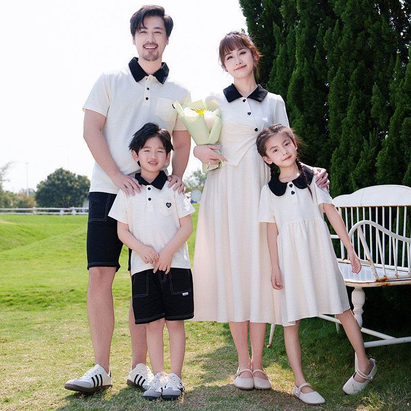 ใส่พ่อแม่และลูกในช่วงฤดูร้อนสไตล์เกาหลีระดับไฮเอนด์สไตล์ตะวันตกสีดําสีขาวสีคมชัดเดินทางกลางแจ้งแม่-ลูกสาวชุดแม่ลูกสวมใส่ครอบครัวคู่สวม