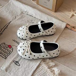 เด็กวัยหัดเดินสาว Strappy รองเท้าหนังโบว์น่ารัก 2026 ฤดูร้อนใหม่เด็ก Polka Dot Ballet Flats Soft Sole อินเทรนด์เจ้าหญิงรองเท้า