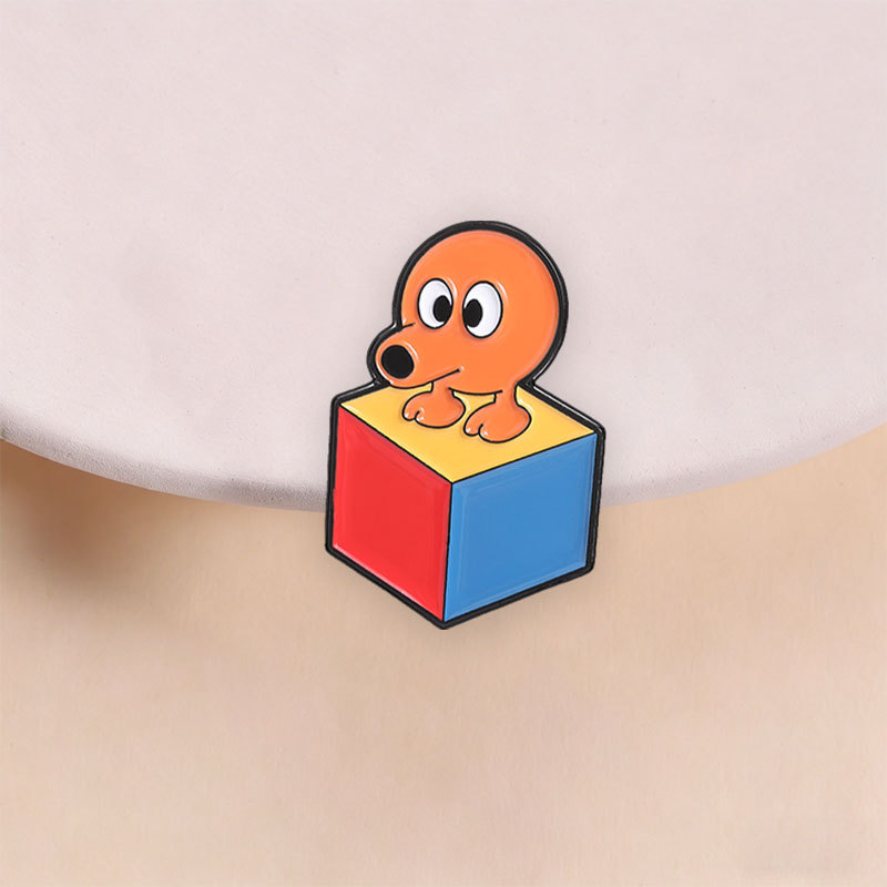 Retro Qbert อาเขตเกมเคลือบ Pin สีสัน Cube กระโดดเกมเข็มกลัดสําหรับแฟนคิดถึงชุดอินเทรนด์อุปกรณ์เสริมข