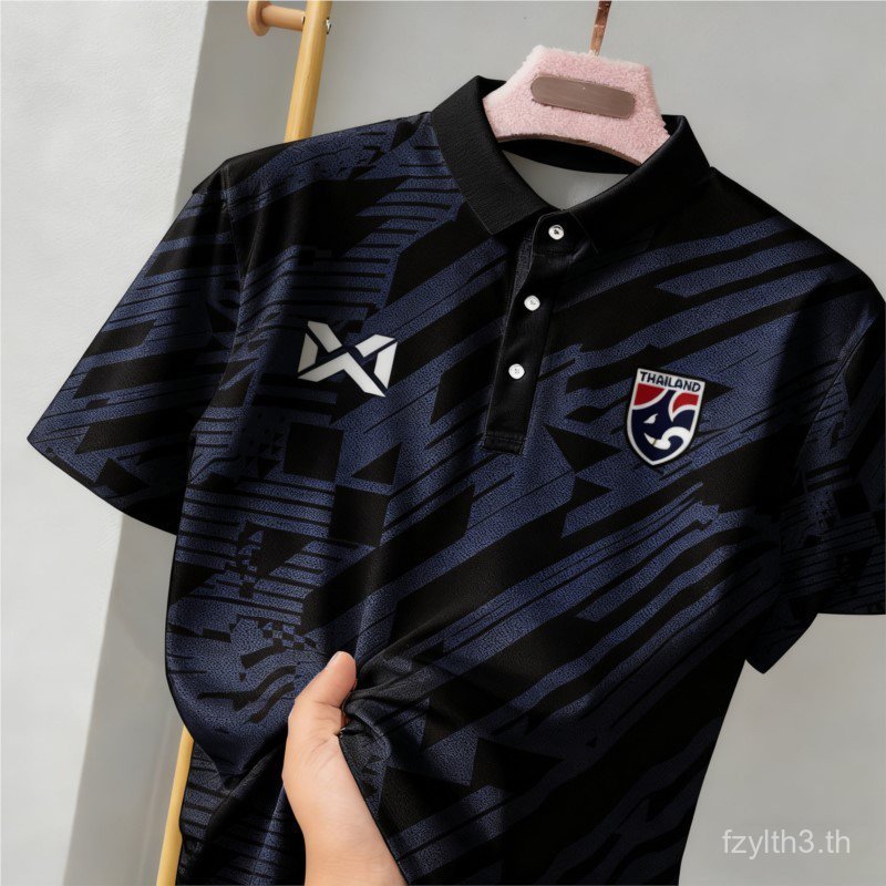 เสื้อ วอริกซ์ ผ้าไทยสีดําแฟชั่นเรียบง่ายเสื้อโปโลผู้ชายไม่ขัดขวางสีดําสไตล์เรียบง่ายคุณภาพดี เหมาะสําหรับสวมใส่กลางแจ้งและถนน