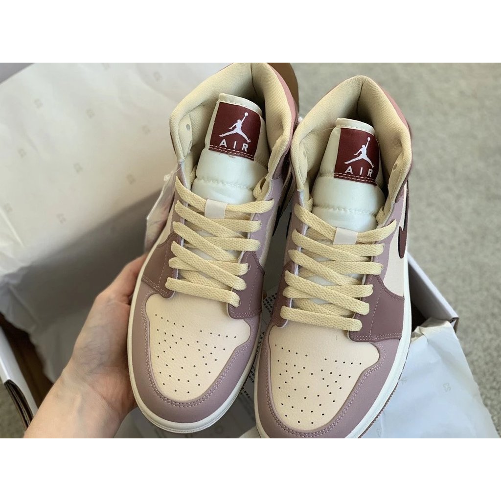 Air Jordan 1 AJ1 สีม่วงถั่วแดงเย็บสีผู้ชายผู้หญิง Casual Mid-Top รองเท้าบาสเก็ตบอลรองเท้าผ้าใบ Joe 1