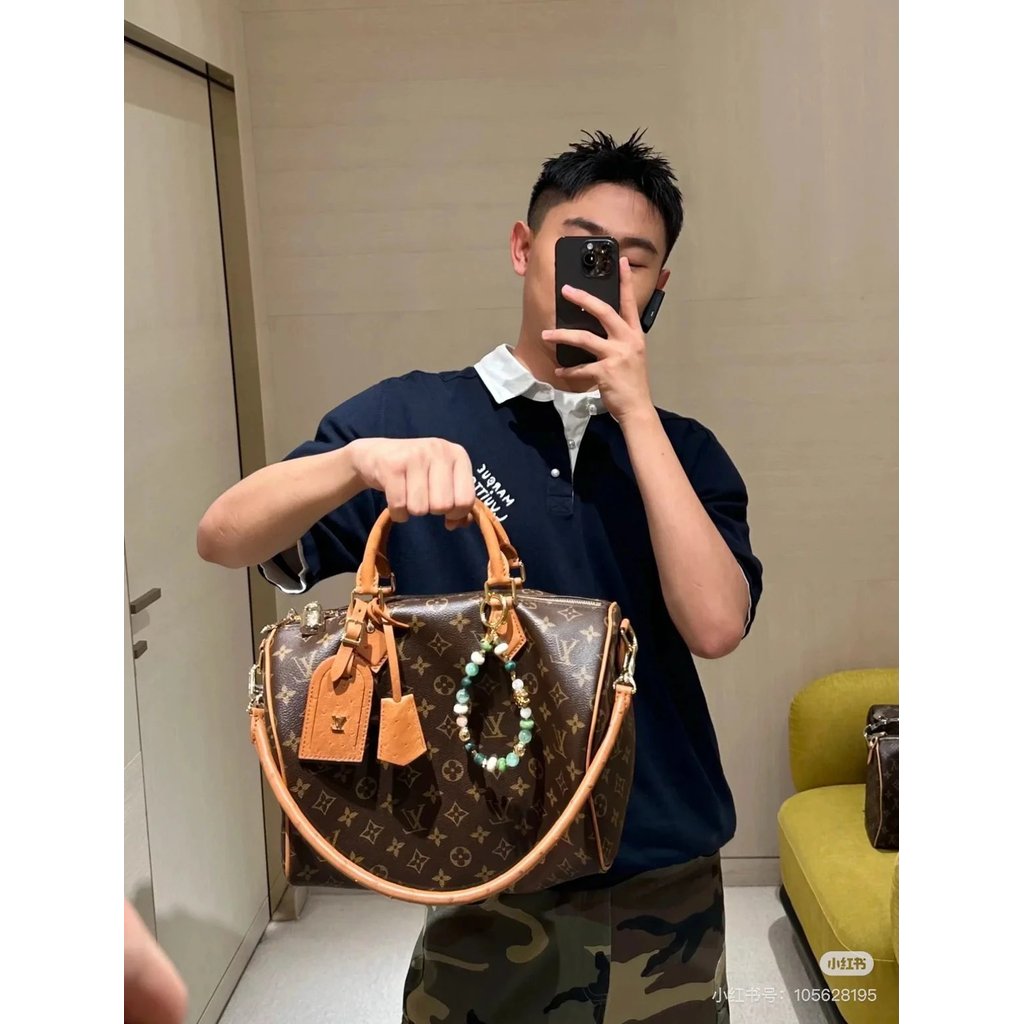 2024 กระเป๋าสไตล์ใหม่สีน้ําตาลนกกระจอกเทศ (Ostrich) Pillow Bag speedy Series SPEEDY SOFT 30 BOHO Han