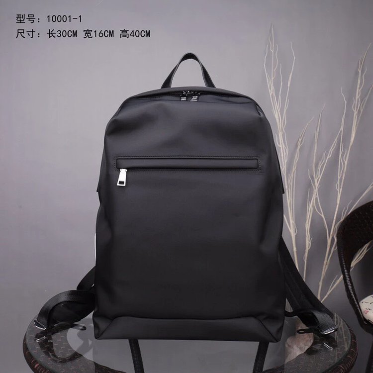 PRADA กระเป๋าเป้สะพายหลังลําลองผู้ชาย