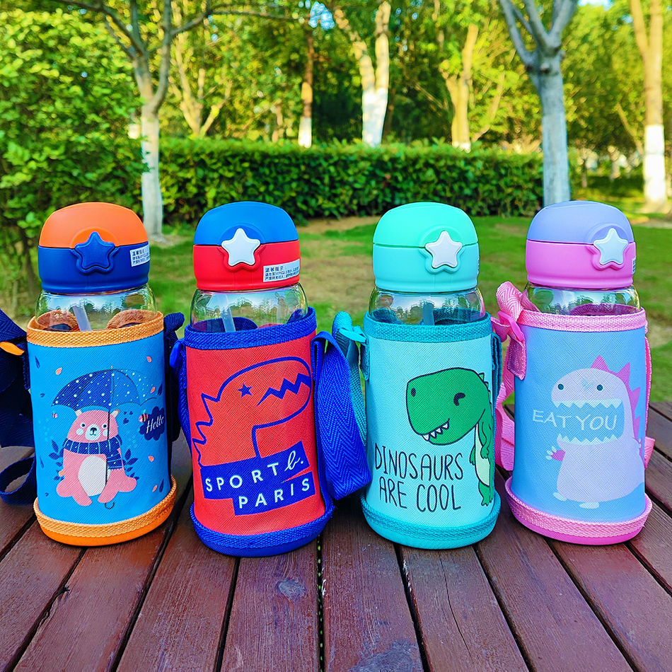 พร้อมส่ง ขวดน้ําเด็ก 600 มล. ลายการ์ตูนน่ารัก พกพาออกด้วยสายสะพายไหล่ สามารถถอดประกอบและล้างได้ทั้งตัว
