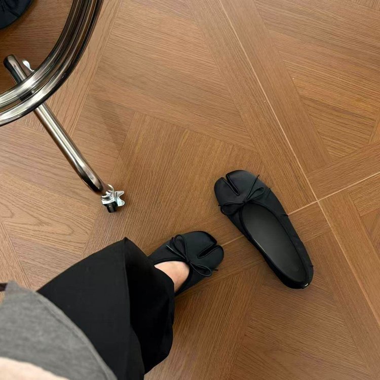 Black Bow Split Toe Flat Shoes Shallow Mouth tabi Shoes Everyday All-Match Womens Shoes