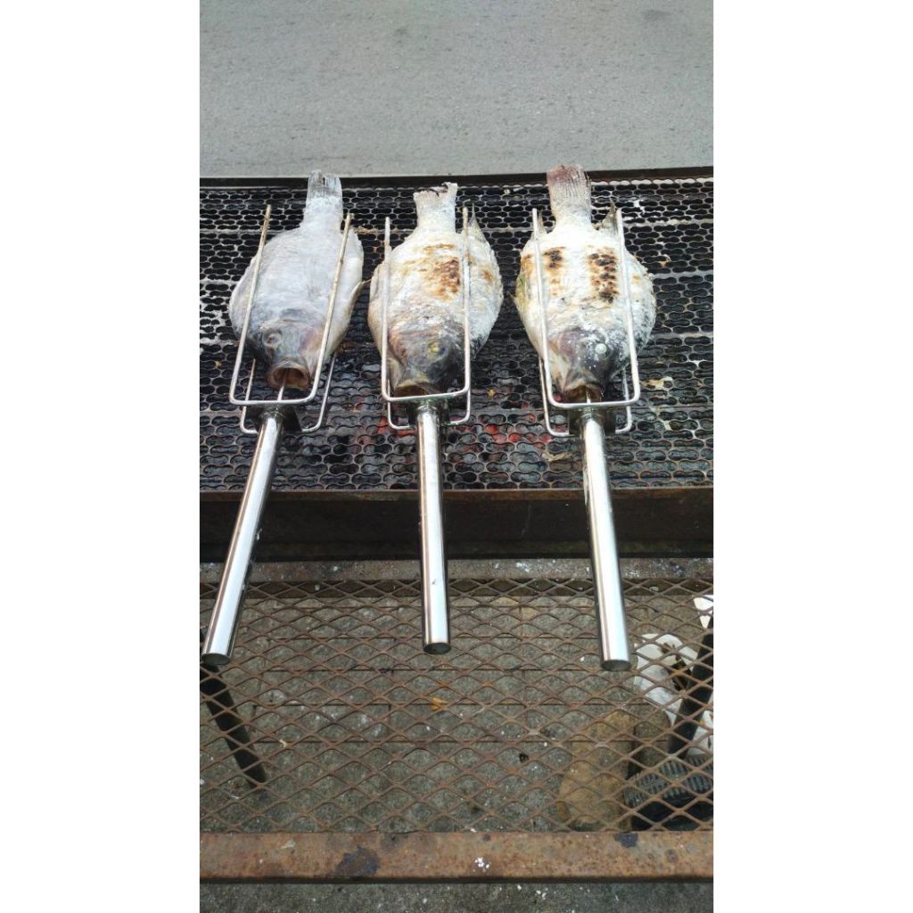 ไม้เสียบปลา สแตนเลสแท้ กันสนิม สำหรับย่างปลา BBQ พลิกง่าย ไม่ติดตะแกรง ใช้ซ้ำได้ อุปกรณ์ปิ้งย่าง ร้านอาหาร แคมป์ปิ้ง