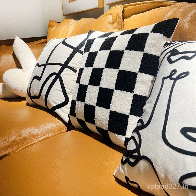 กระเป๋านุ่มสีดําสีขาวหรูหรารูปแบบ OQ5M หมอนอเมริกันคลาสสิก Checkerboard ห้องนั่งเล่นปลอกหมอนโซฟาขายส
