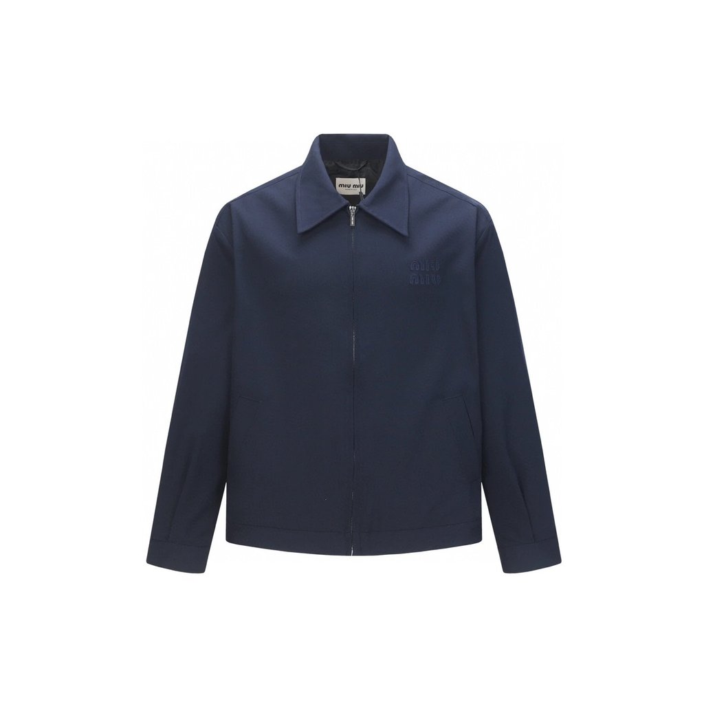 Miumi */Miumi 24Fw Logo Patch เสื้อแจ็คเก็ตปกปัก
เสื้อแจ็คเก็ตซิปปกพร้อมลักษณะเวอร์ชั่นหลวมเป็นกลางแ