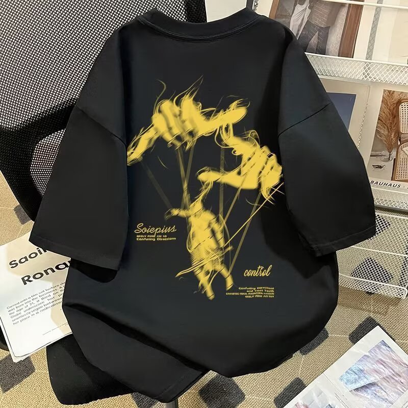 2026ฤดูร้อนสไตล์ใหม่อเมริกันย้อนยุคอินเทรนด์แขนสั้นเสื้อยืดผู้ชายรอบคอสนุกพิมพ์ด้านบนแสงหรูหราผ้าฝ้า