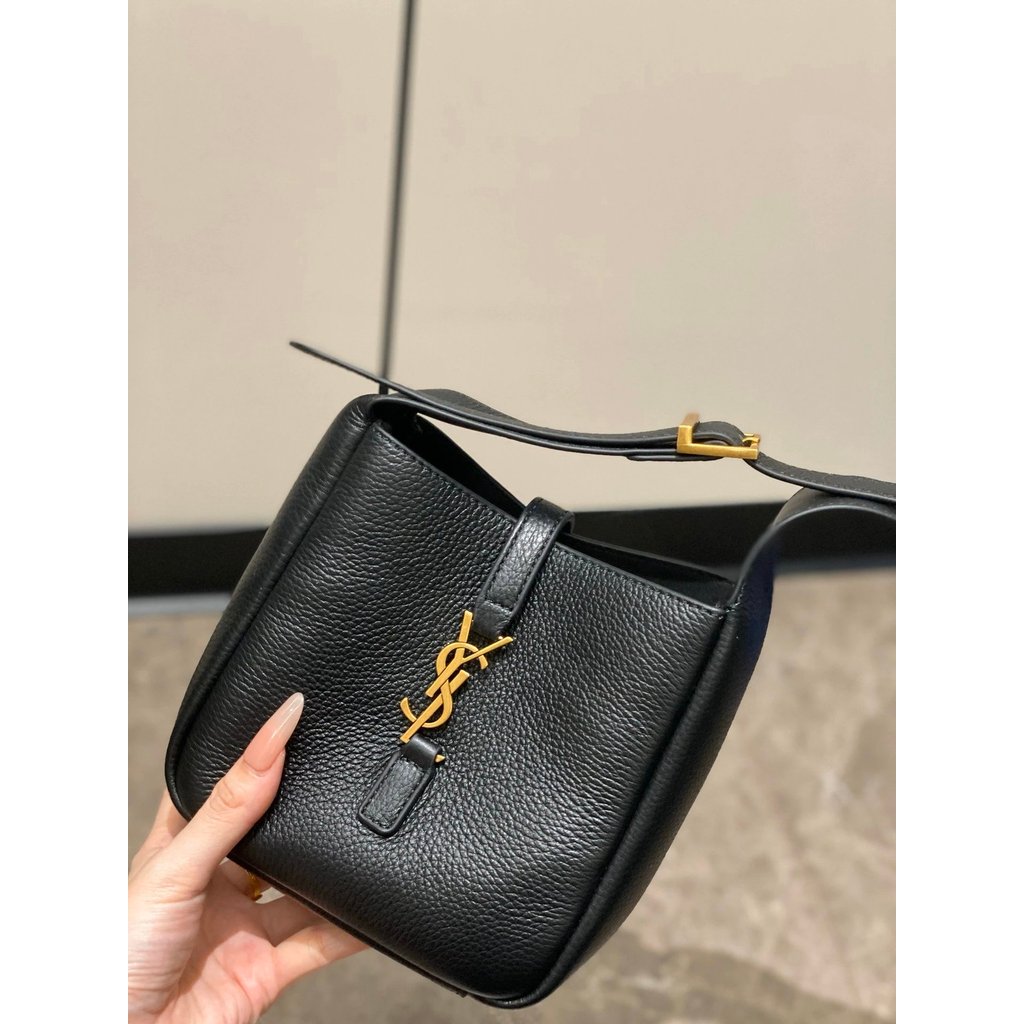 Ya Yang Shulin Hobo Bucket Bag สีกรุยน์ สะพายได้ทั้งบ่าและไหล่