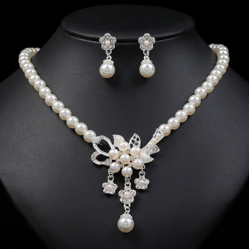 (niangbenaaa) 1 ชุดสร้อยคอผู้หญิงลูกปัด Glossy Faux Pearls Rhinestone ฝังสร้อยคอดอกไม้ต่างหูสตั๊ดชุดใหม่