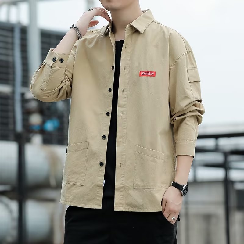 2025 จดหมายเสื้อแขนยาวญี่ปุ่นสไตล์ฮ่องกง อิน เสื้อหลวมชายฤดูร้อนอินเทรนด์ทุกการแข่งขันแจ็คเก็ตลําลอง