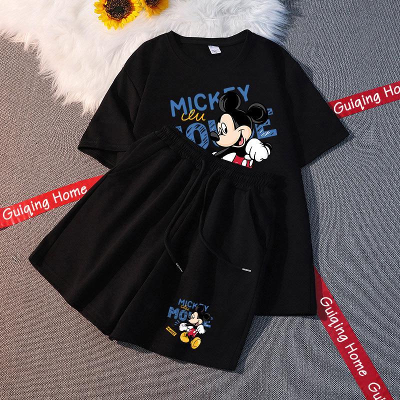 ผู้หญิงใส่สูท（เสื้อสั้น+กางเกงขาสั้น）2026รูปแบบใหม่ กางเกงขาสั้นสีชมพู  ชุดเซท 2 ชิ้นลายซัมเมอร์สุดน่ารักแขนล้ำ ทันสมัย