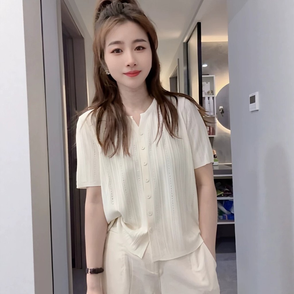 V คอหลวมแขนสั้นเสื้อยืดผู้หญิงฤดูร้อน 2026 สไตล์ใหม่ Slimmer ดูบางสไตล์ Classy Age-Reduction เสื้อกั