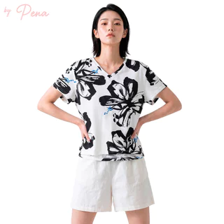 By Pena เสื้อยืดคอวีแขนสั้น ลายพิมพ์สไตล์โมเดิร์นกราฟิก (รุ่น BPTS052602)