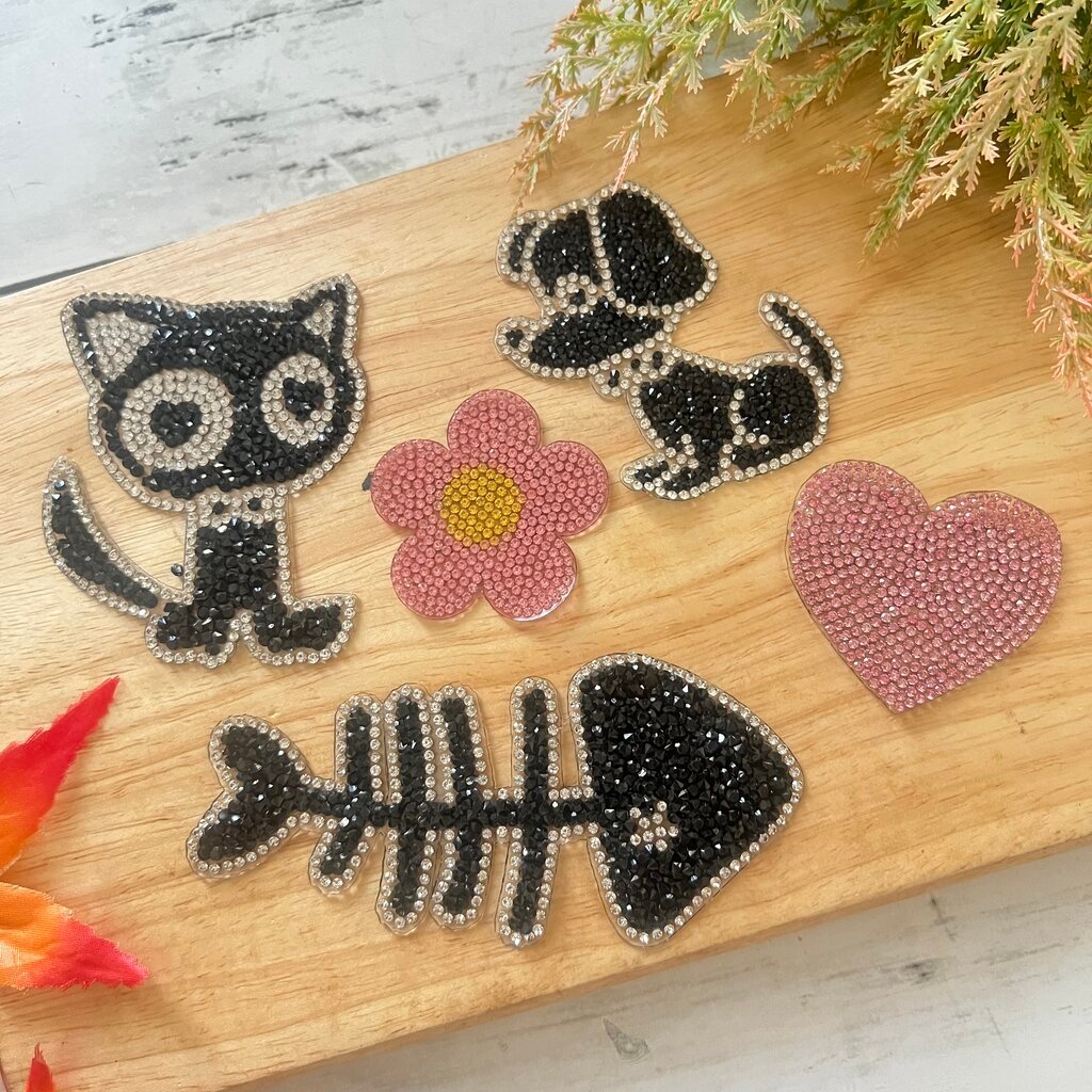 หัวใจ ดอกไม้ หมา แมว ก้างปลา คริสตัล ตัวรีดติดเสื้อ ติดกระเป๋า ติดหมวก Rhinestone Crystal Patch
