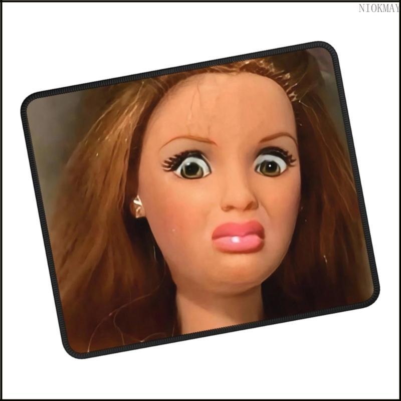 NIOK ตุ๊กตา Face Themed แผ่นรองเม้าส์ยาง AntiSlip ด้านล่างแผ่นรองโต๊ะสําหรับการควบคุม Cursors เรียบ