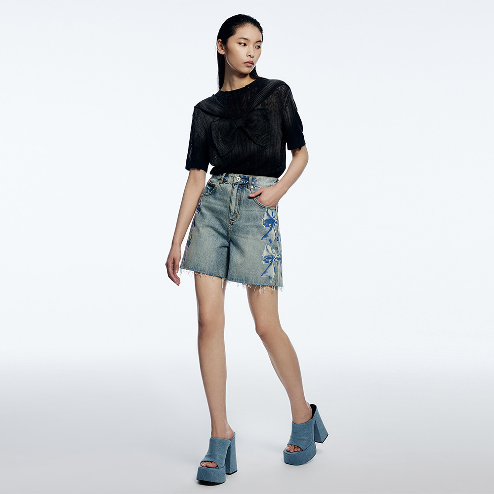 UOOYAA กางเกงขาสั้นผ้าเดนิม พิมพ์ลายโบว์ สไตล์ใหม่สำหรับฤดูร้อนปี 2023