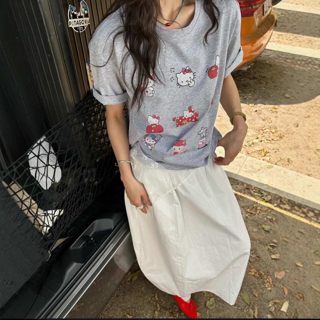 2026 การพิมพ์การ์ตูนอเมริกันการออกแบบสีเทา KT พิมพ์น่ารัก OVERSIZE อินเทรนด์รอบคอแขนสั้นเสื้อยืดผู้ห
